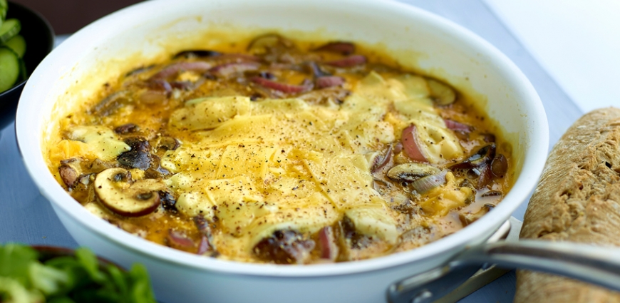 Omelette au trio de champignons, oignon rouge et gouda vieux