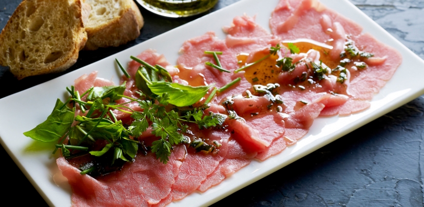 Carpaccio de boeuf aux herbes fraîches