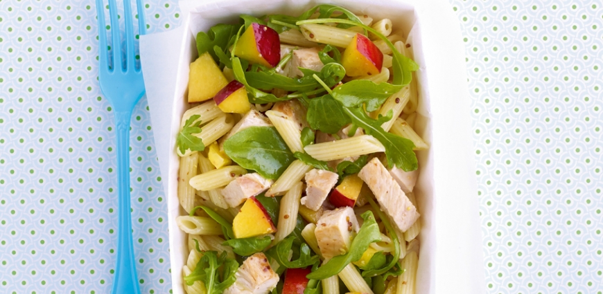 Salade de pâtes au poulet grillé et aux nectarines pauvre en sel