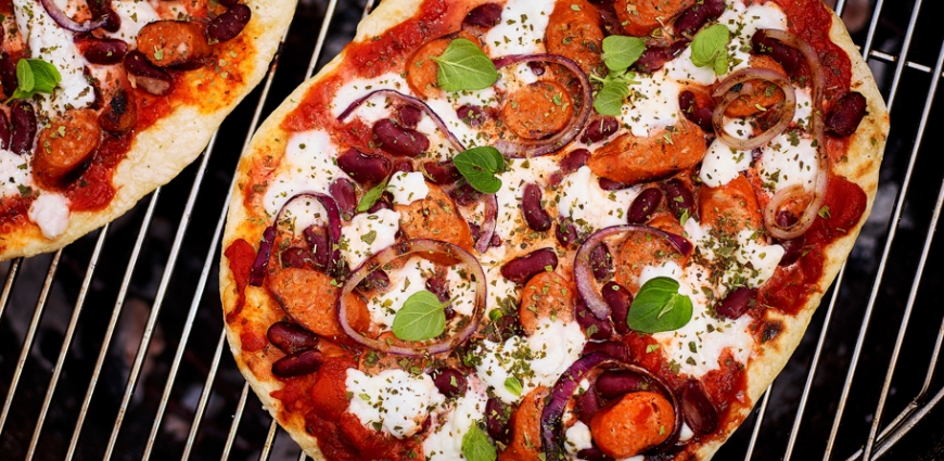 Pizza aux merguez et haricots rouges