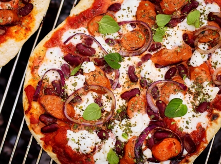 Pizza aux merguez et haricots rouges