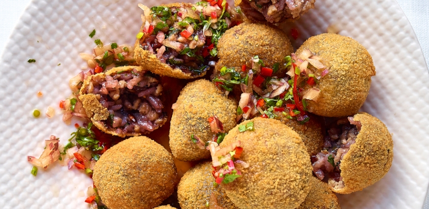 Croquettes apéritives au riz violet