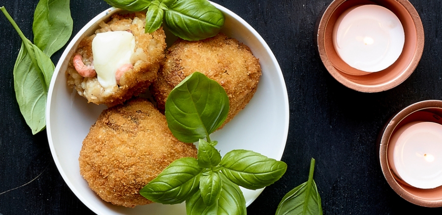 Croquettes de risotto à la mozzarella et aux crevettes