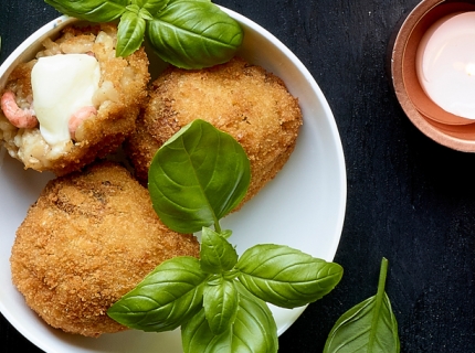 Croquettes de risotto à la mozzarella et aux crevettes