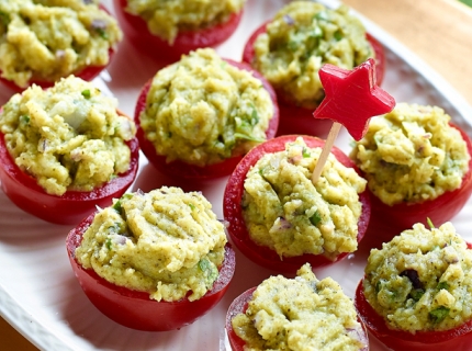 Tomates-cocktail au guacamole de brocoli