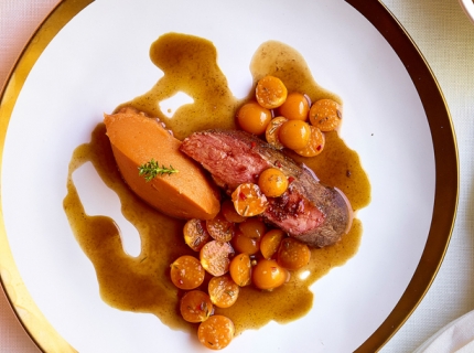 Canard rôti, purée de patates douces et relish de physalis