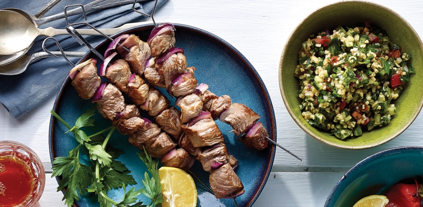 Brochettes d'agneau et salade de taboulé