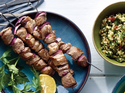 Brochettes d'agneau et salade de taboulé