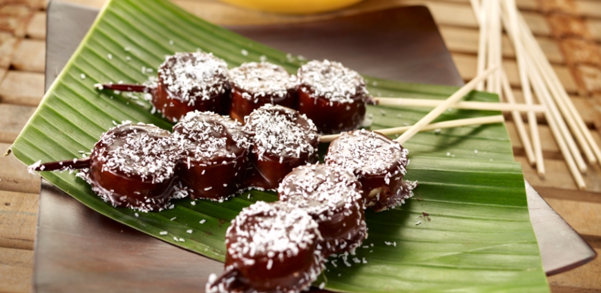 Sucettes de bananes au chocolat et à la noix de coco