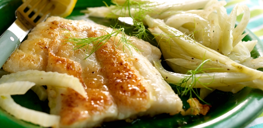 Filets de pangasius poêlés et compote de fenouil au citron