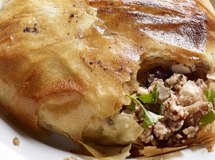 Mini-pastilla aux marrons, fromage manouri et haricots rouges