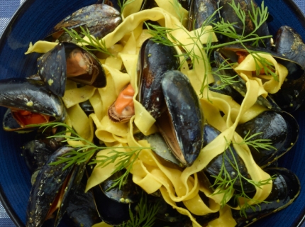 Moules au pastis, pâtes et aïoli