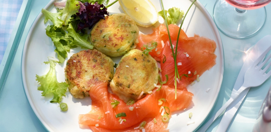 Petits gâteaux de pommes de terre au saumon fumé (Irish potato cakes with smoked salmon)