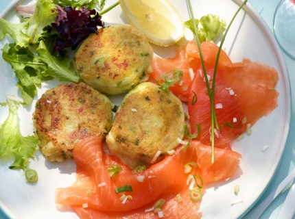 Petits gâteaux de pommes de terre au saumon fumé (Irish potato cakes with smoked salmon)