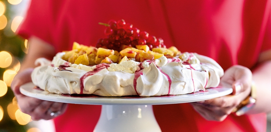 Pavlova aux baby ananas et au sirop de grenade