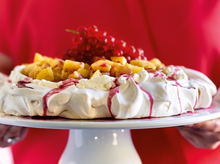 Pavlova aux baby ananas et au sirop de grenade