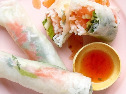 Rouleaux de printemps au riz, au jasmin et saumon fumé