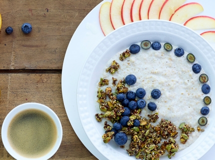 Porridge aux fruits et aux pistaches