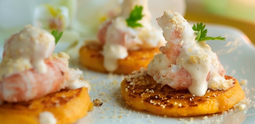 Blinis de patate douce aux langoustines