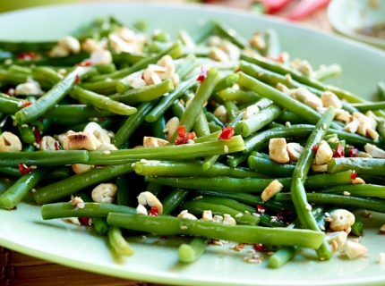 Salade de haricots verts et noix de cajou, vinaigrette pimentée au sésame