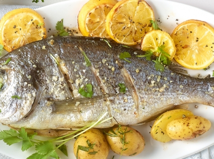 Dorade royale au citron et légumes-racine à la gremolata de coriandre