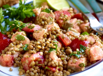 Salade de lentilles au saumon cru et au citron vert