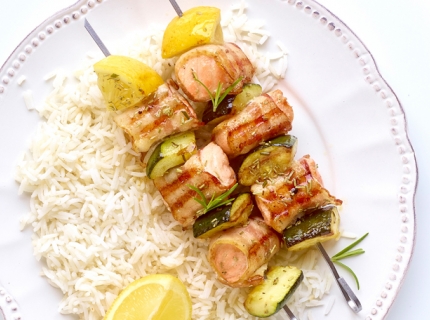 Brochettes de saumon et courgettes