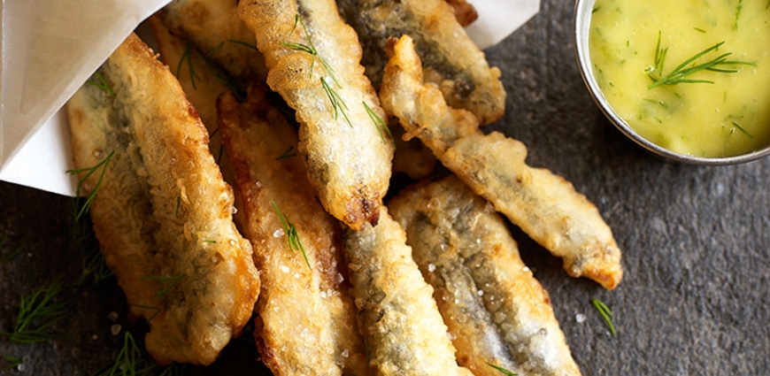 Friture d'anchois accompagnéé de sa mayonnaise au wasabi et aneth