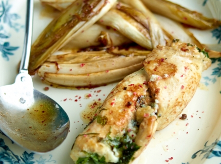 Roulade de volaille au roquefort et chicons caramélisés