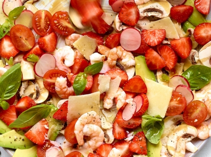 Salade de fraises à l’avocat et aux crevettes