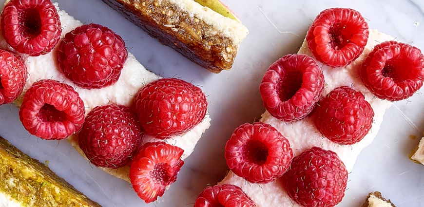 Barres de granola à la crème de mascarpone et aux framboises