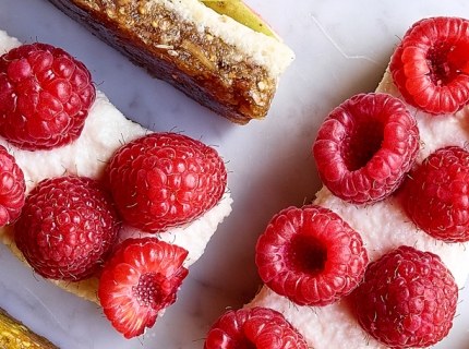 Barres de granola à la crème de mascarpone et aux framboises