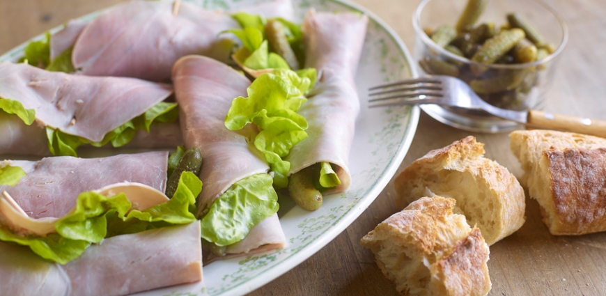 Roulades de jambon à la mousse de jambon et aux cornichons