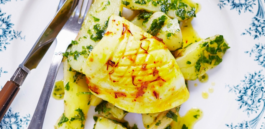 Salade de cornes de gatte aux herbes et calamars à la plancha