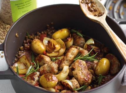 Potée de lentilles, saucisses et pommes de terre grenaille