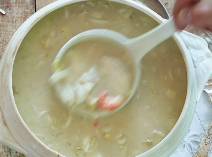 Potage de chicons aux poissons et aux écrevisses