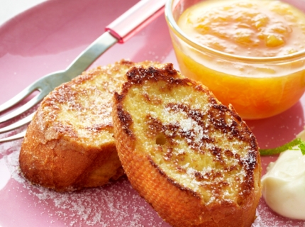 Pain perdu à la mousse de fruits et crème aigre