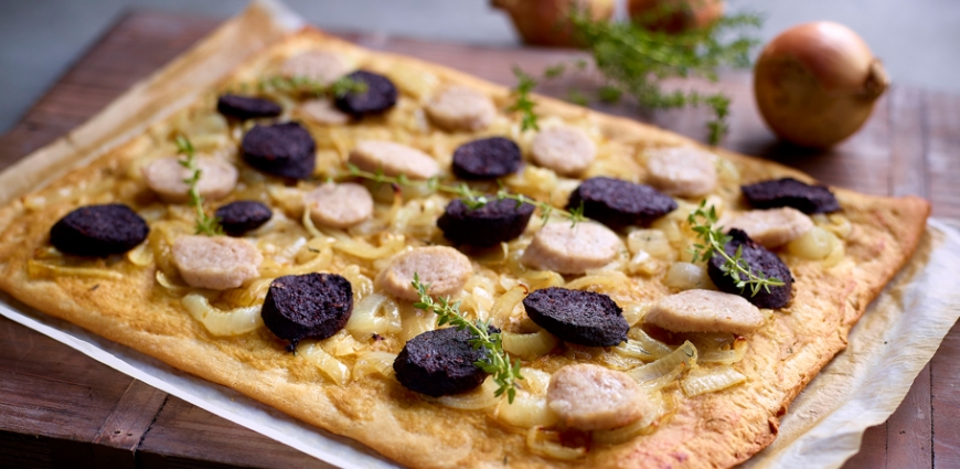 Tarte fine aux oignons et au boudin