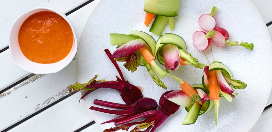 Dips onctueux et légumes crus