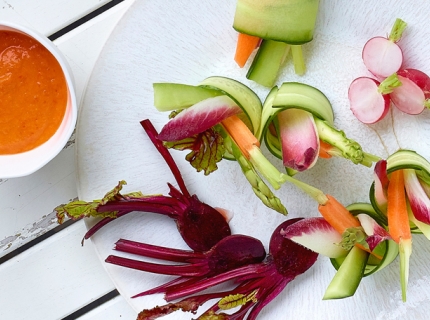 Dips onctueux et légumes crus