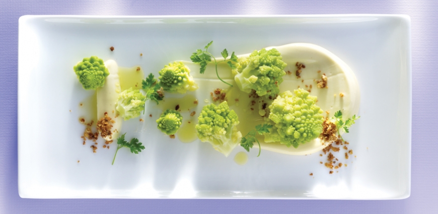 Romanesco à la mayonnaise et au crumble de pain