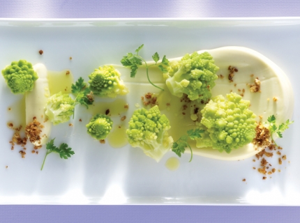 Romanesco à la mayonnaise et au crumble de pain