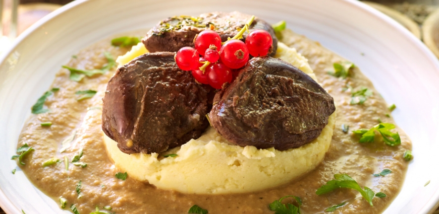 Filets de pigeon aux pommes et au calvados