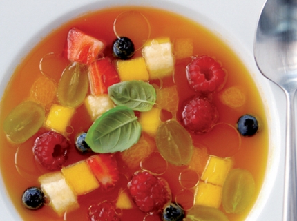 Minestrone de fruits à l’huile d’olive et au basilic