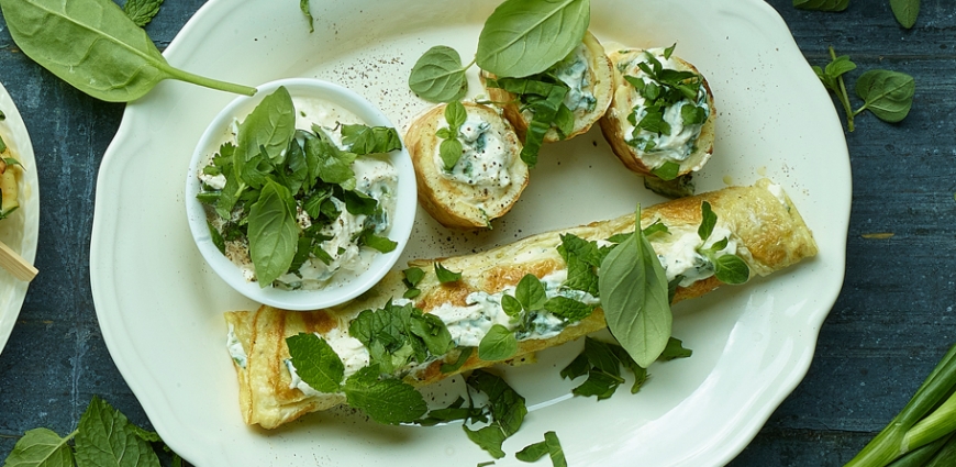 Omelette roulée au fromage frais aux herbes