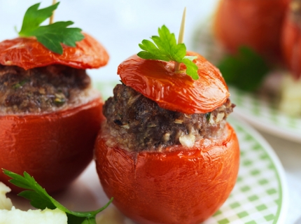 Tomates farcies à la viande et au persil