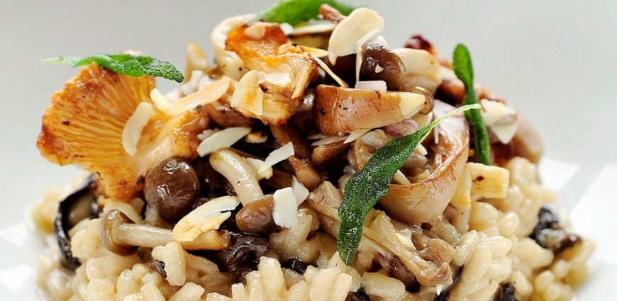 Risotto aux champignons des bois, amandes et sauge