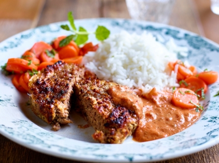 Petits pains de viande au chutney de mangue, carottes à la menthe