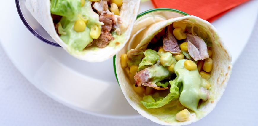 Wraps aux deux viandes, maïs doux et avocat