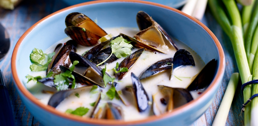 Soupe de moules au lait de coco, gingembre et citron vert